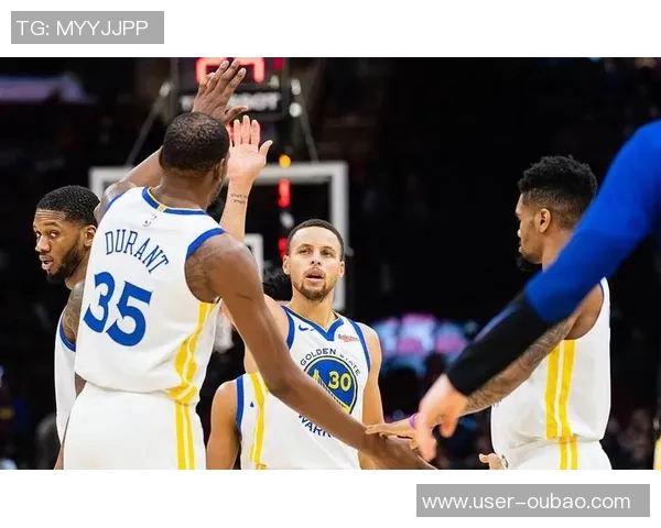 爱德华兹第三节火力全开9中7狂砍19分助球队逆转局势